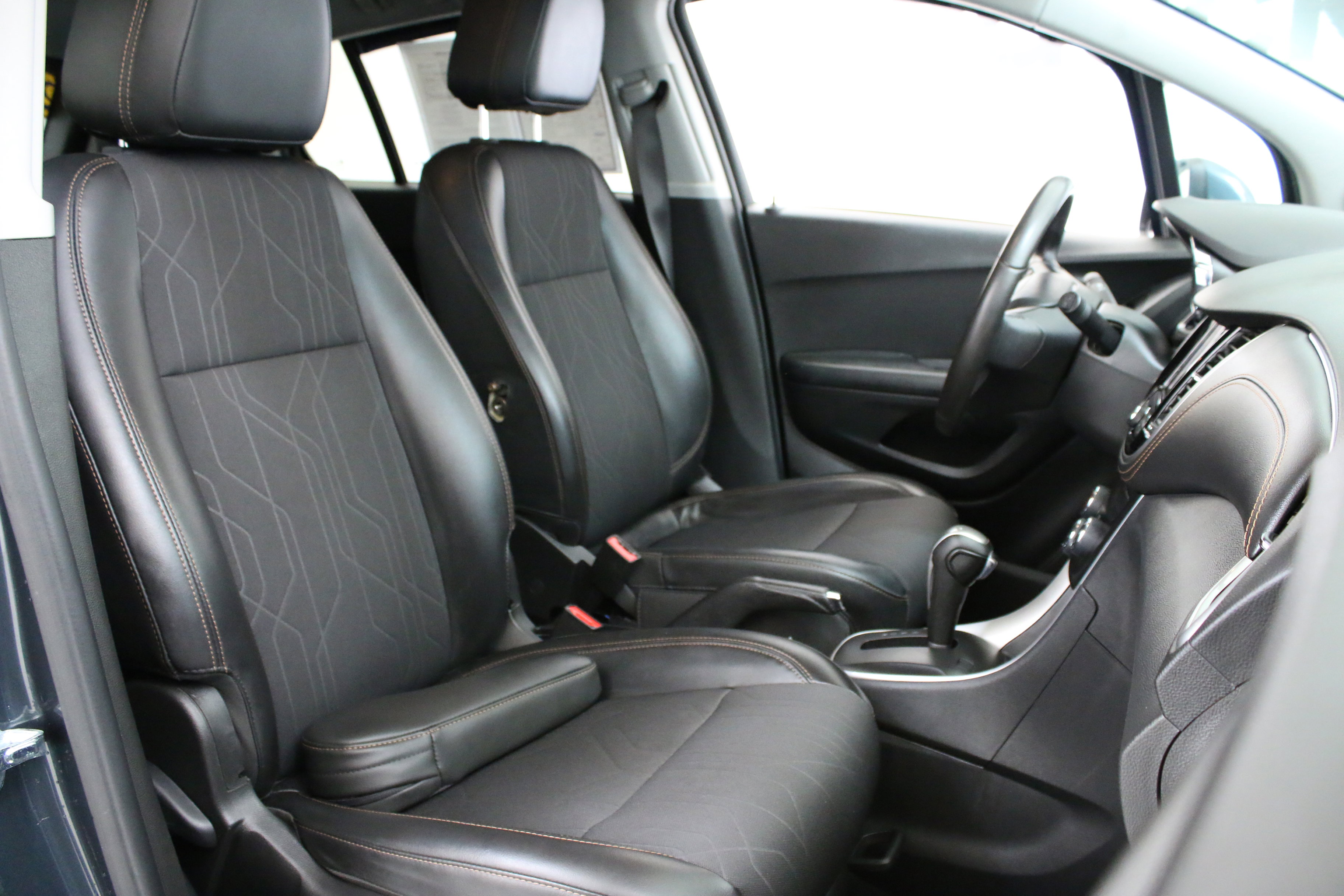 Used 2021 Chevrolet Trax LT w/ Driver Confidence Package AWD/4WD image 28