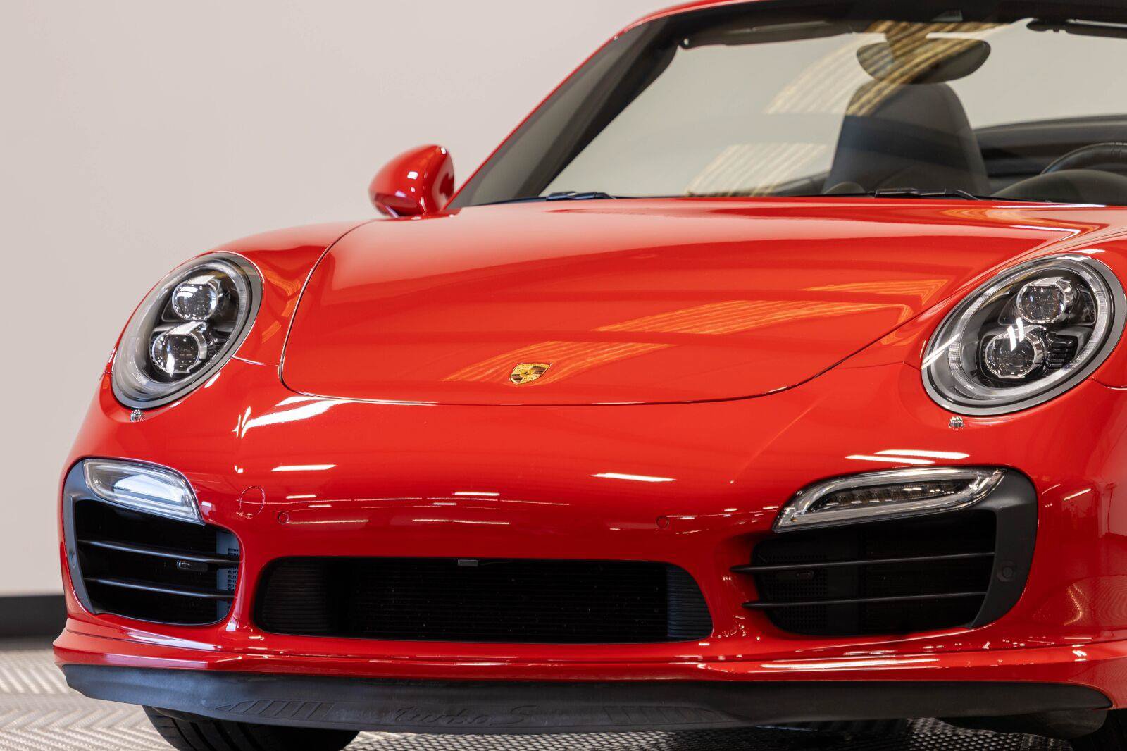 Used 2015 Porsche 911 Turbo S AWD/4WD image 9