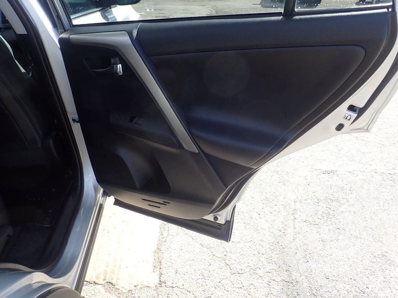 Used 2014 Toyota RAV4 Limited image 28