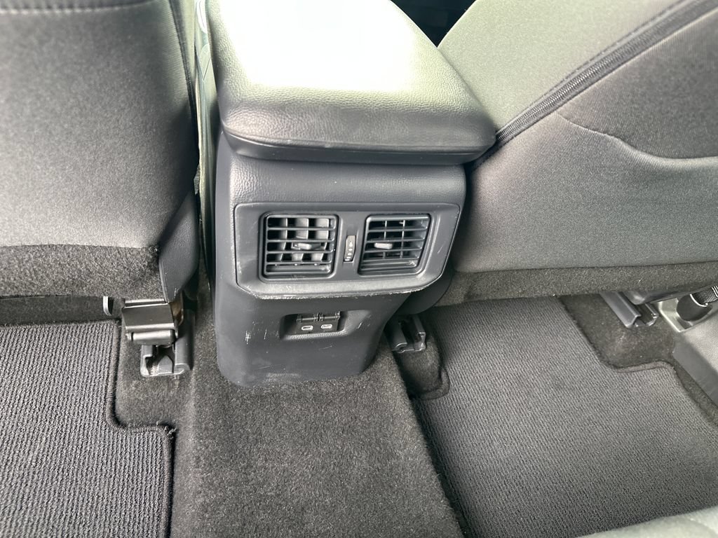 Used 2025 Toyota RAV4 XLE FWD image 31