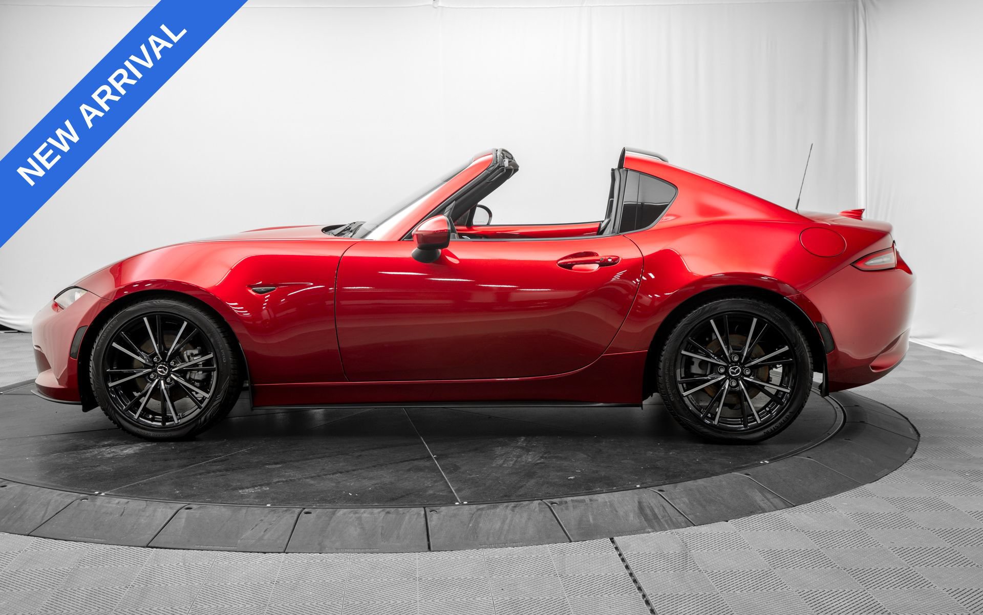 Used 2024 MAZDA MX-5 Miata RF Grand Touring RWD image 4