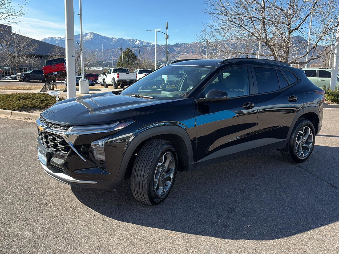 Used 2025 Chevrolet Trax LT w/ LT Convenience Package image 3