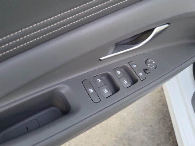 Used 2025 Hyundai Elantra SEL FWD image 13