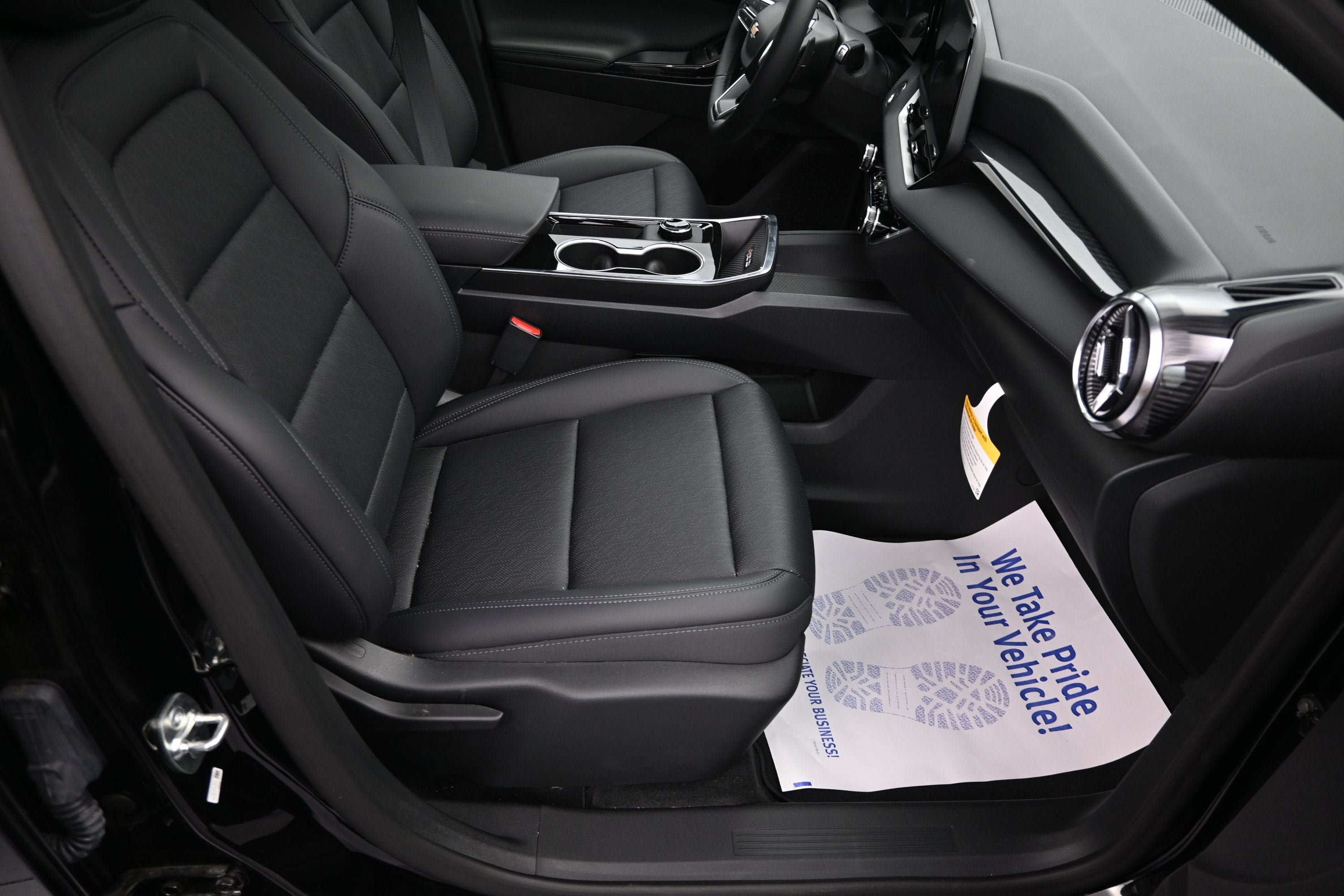 New 2027 Chevrolet Equinox LT w/ Convenience Package II FWD image 35