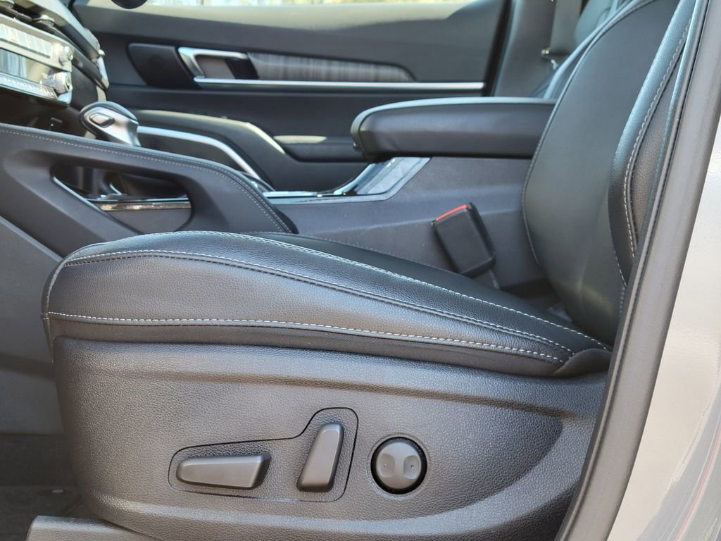Used 2024 Kia Telluride EX w/ EX Captain's Chair Package image 25