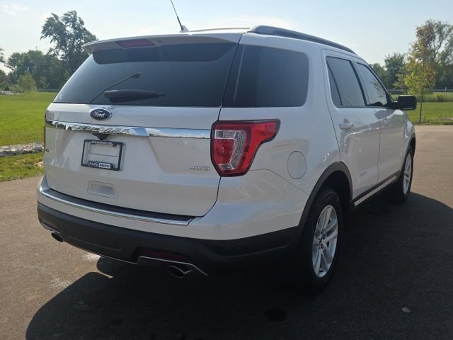 Used 2018 Ford Explorer XLT w/ Equipment Group 202A AWD/4WD image 7
