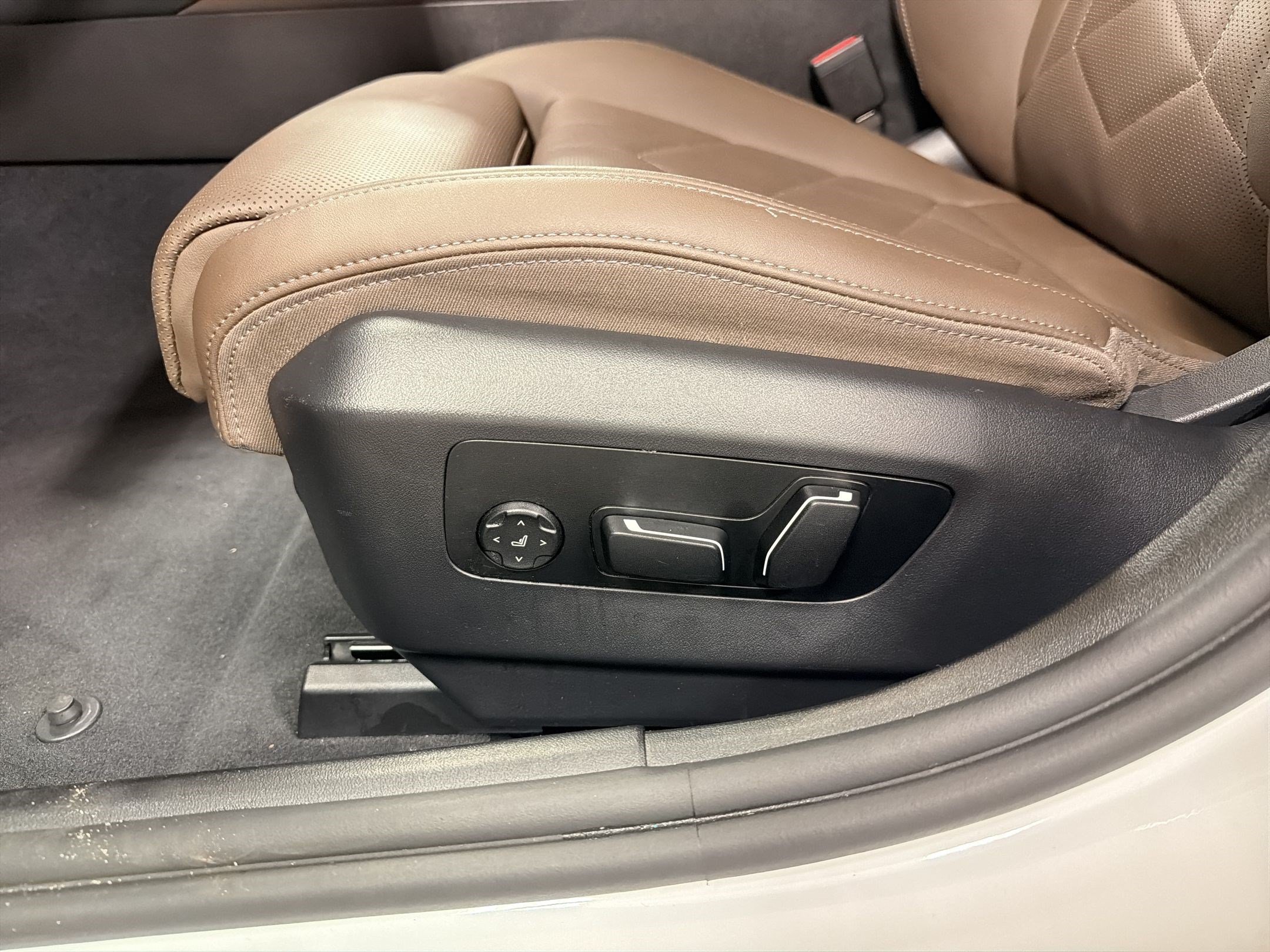 Certified 2025 BMW 540i xDrive AWD/4WD image 12