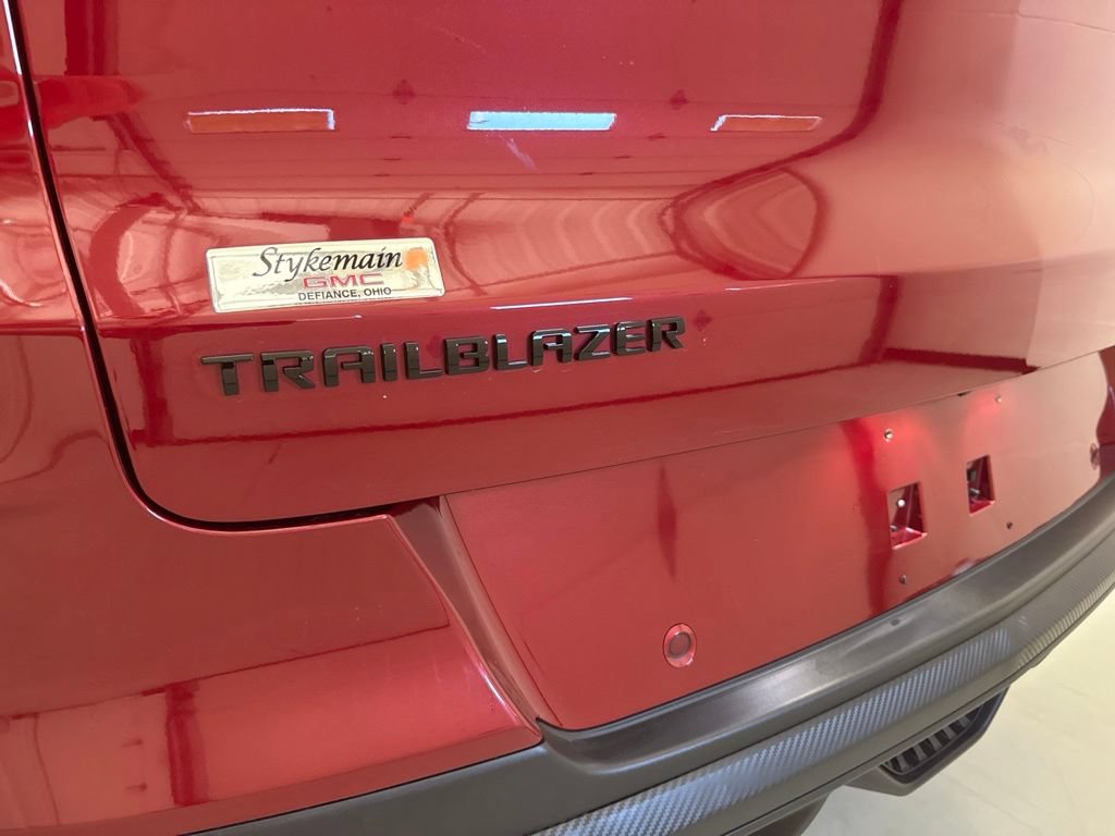 Used 2021 Chevrolet TrailBlazer RS w/ Sun and Liftgate Package FWD image 12