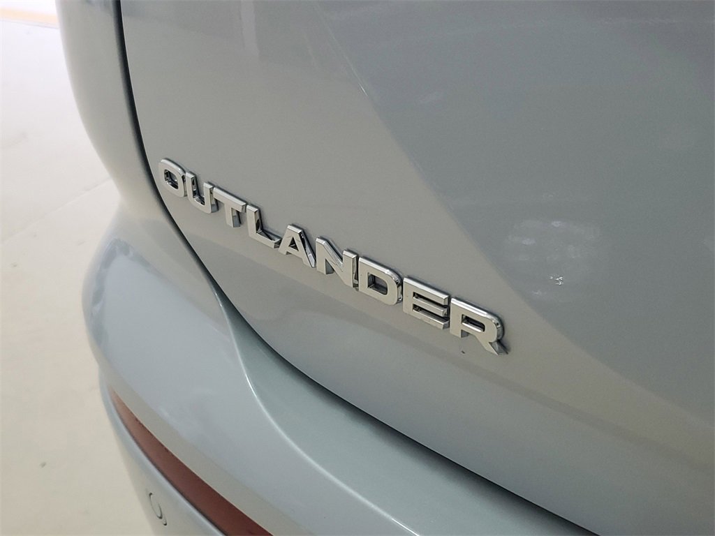 New 2025 Mitsubishi Outlander SEL Black Edition image 10