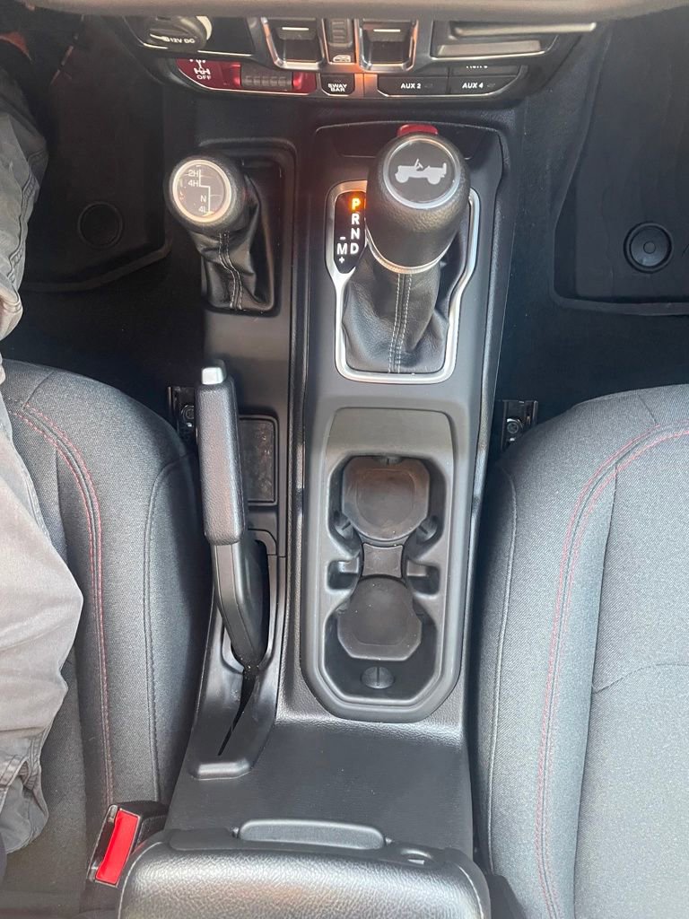 Used 2024 Jeep Wrangler Unlimited Rubicon w/ Technology Group image 18