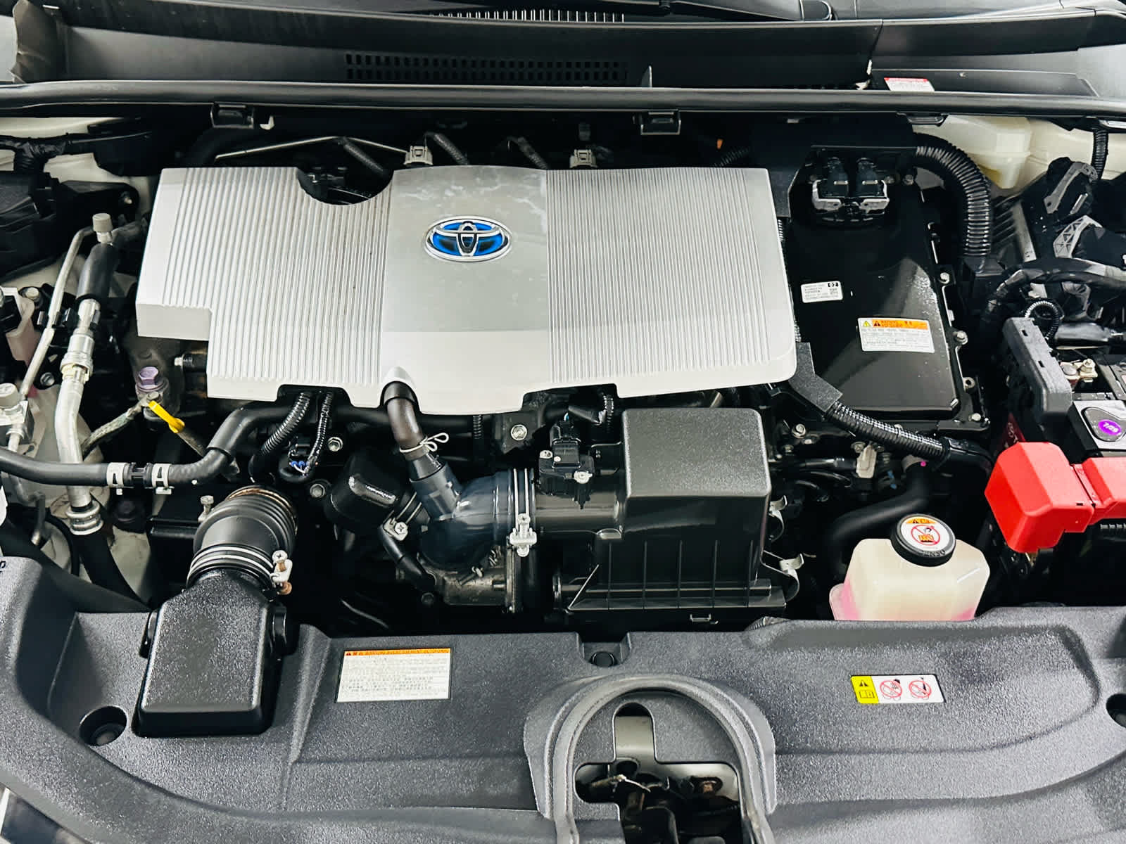 Used 2020 Toyota Prius XLE AWD/4WD image 27