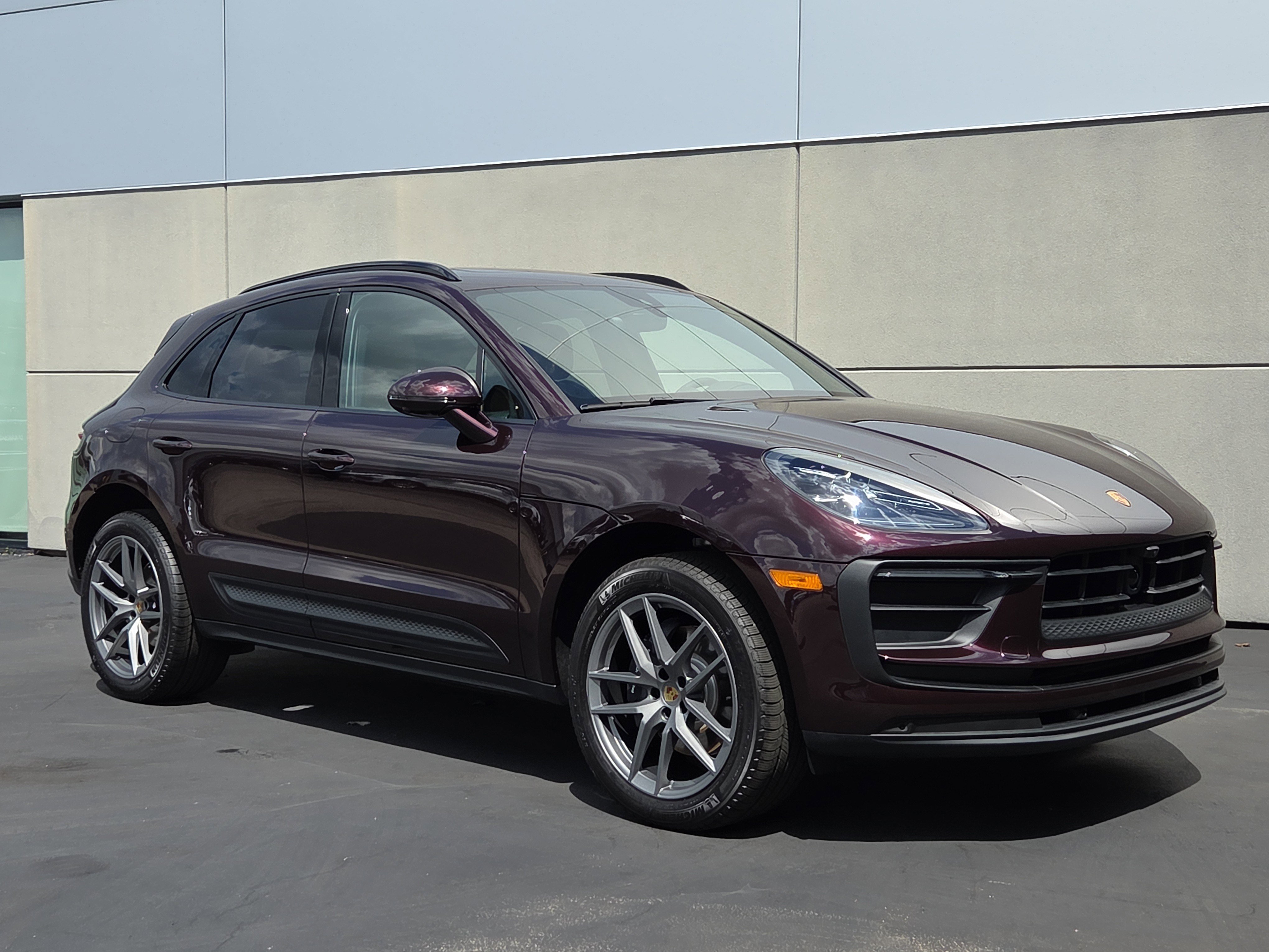 Used 2025 Porsche Macan AWD/4WD image 9