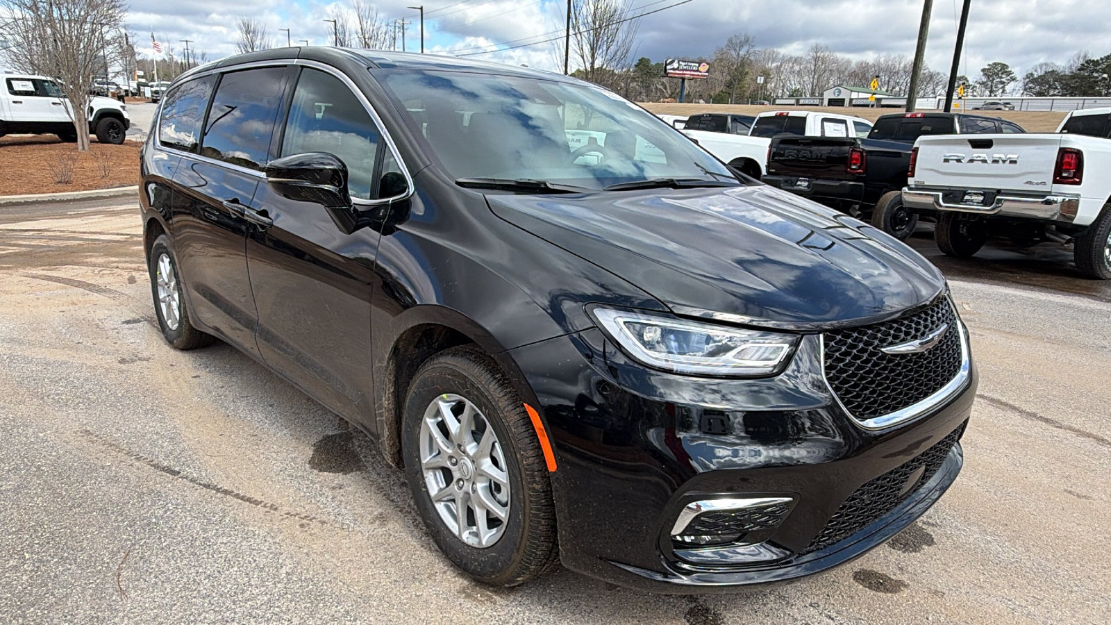 New 2026 Chrysler Pacifica Select FWD image 5