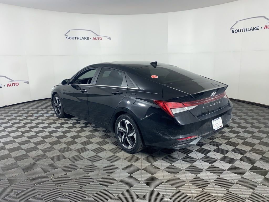 Used 2022 Hyundai Elantra SEL w/ Convenience + Premium Package image 7