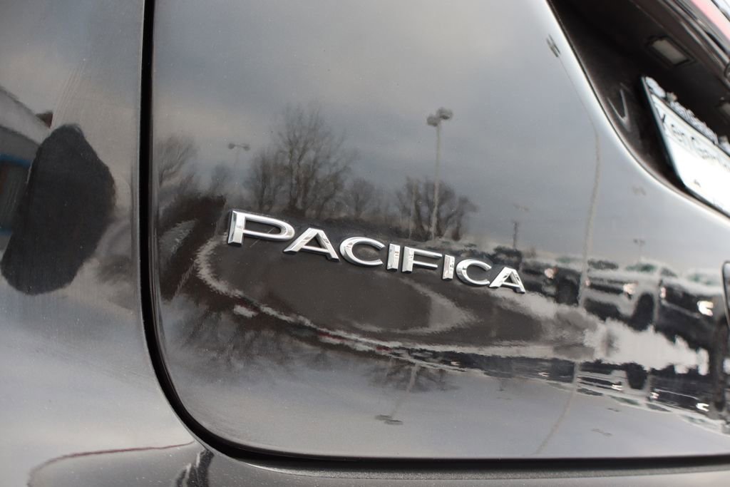 Used 2021 Chrysler Pacifica Touring-L w/ Uconnect Theater Family Group image 32