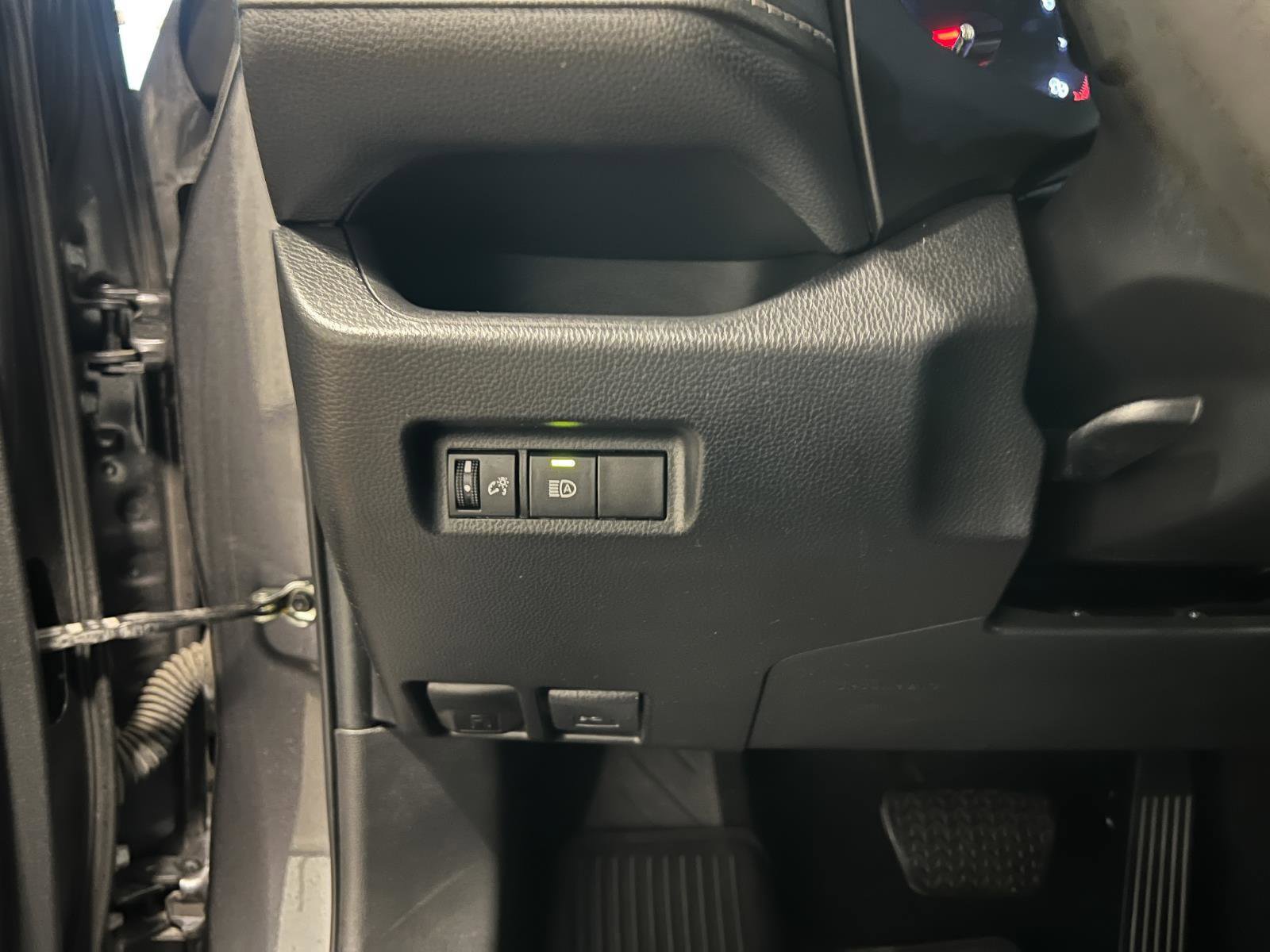 Used 2022 Toyota RAV4 LE AWD/4WD image 15