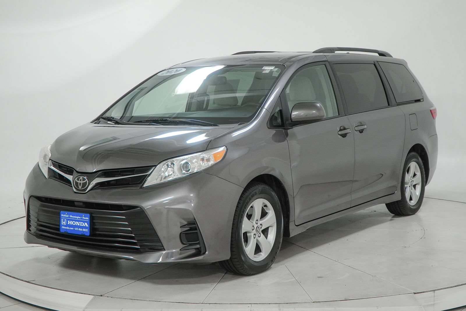 Used 2020 Toyota Sienna LE FWD image 4