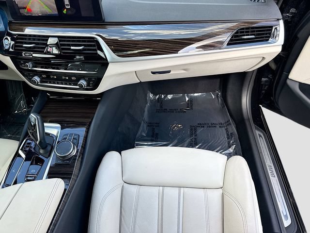 Used 2023 BMW 530i w/ Premium Package RWD image 19