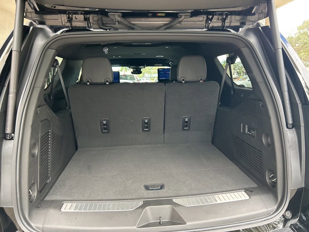 Used 2024 Chevrolet Suburban High Country w/ Advanced Technology Package image 42