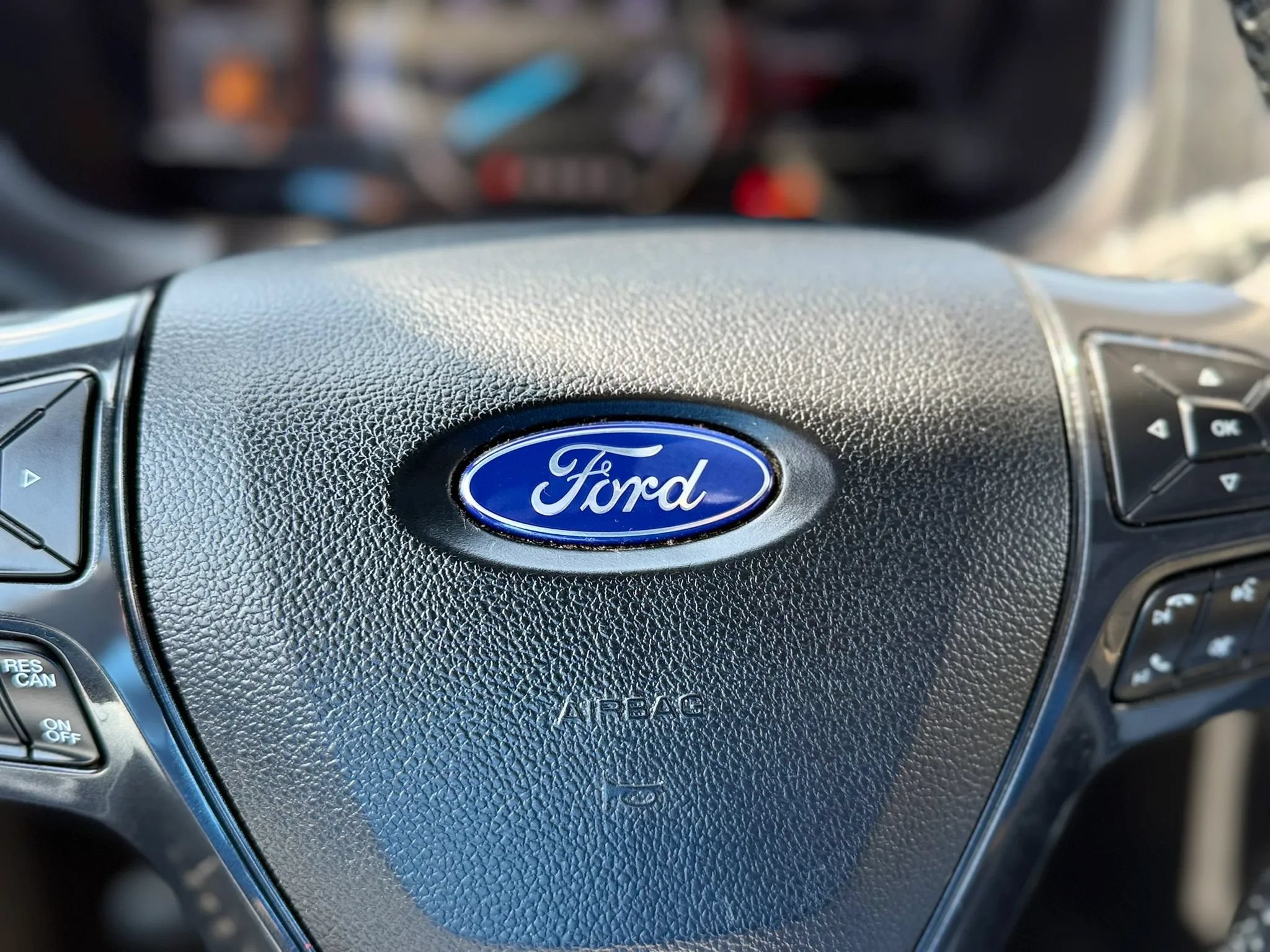 Used 2018 Ford Explorer XLT w/ Equipment Group 202A FWD image 27