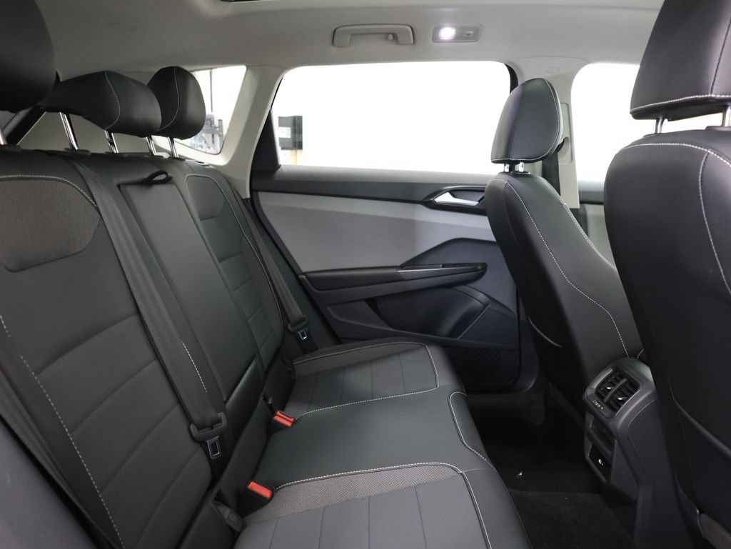 Used 2023 Volkswagen Taos SE w/ Panoramic Sunroof Package AWD/4WD image 24