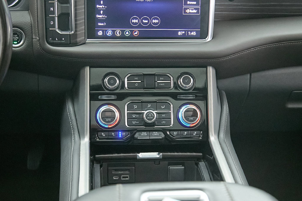 Used 2021 GMC Yukon XL Denali w/ Denali Premium Package AWD/4WD image 38