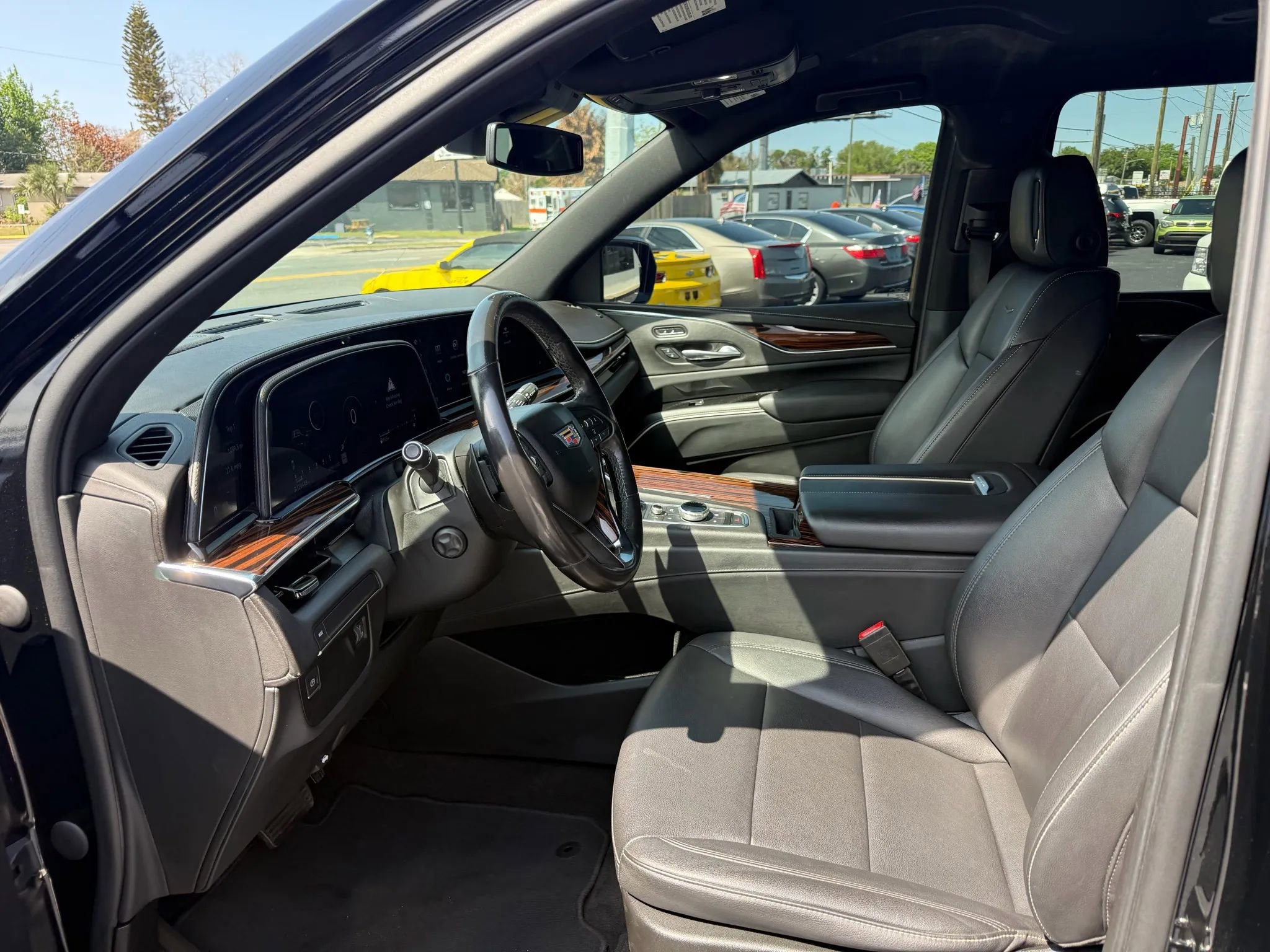 Used 2022 Cadillac Escalade ESV Luxury image 9