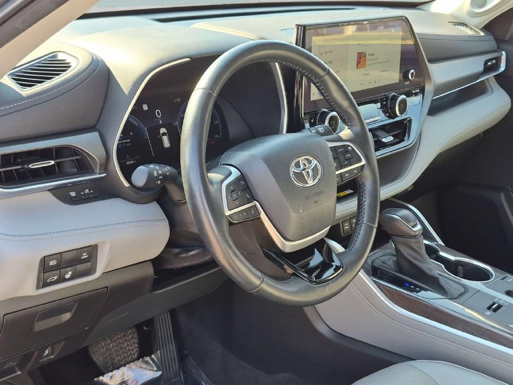 Used 2023 Toyota Highlander Limited AWD/4WD image 11