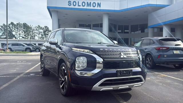 Used 2022 Mitsubishi Outlander SE AWD/4WD image 1