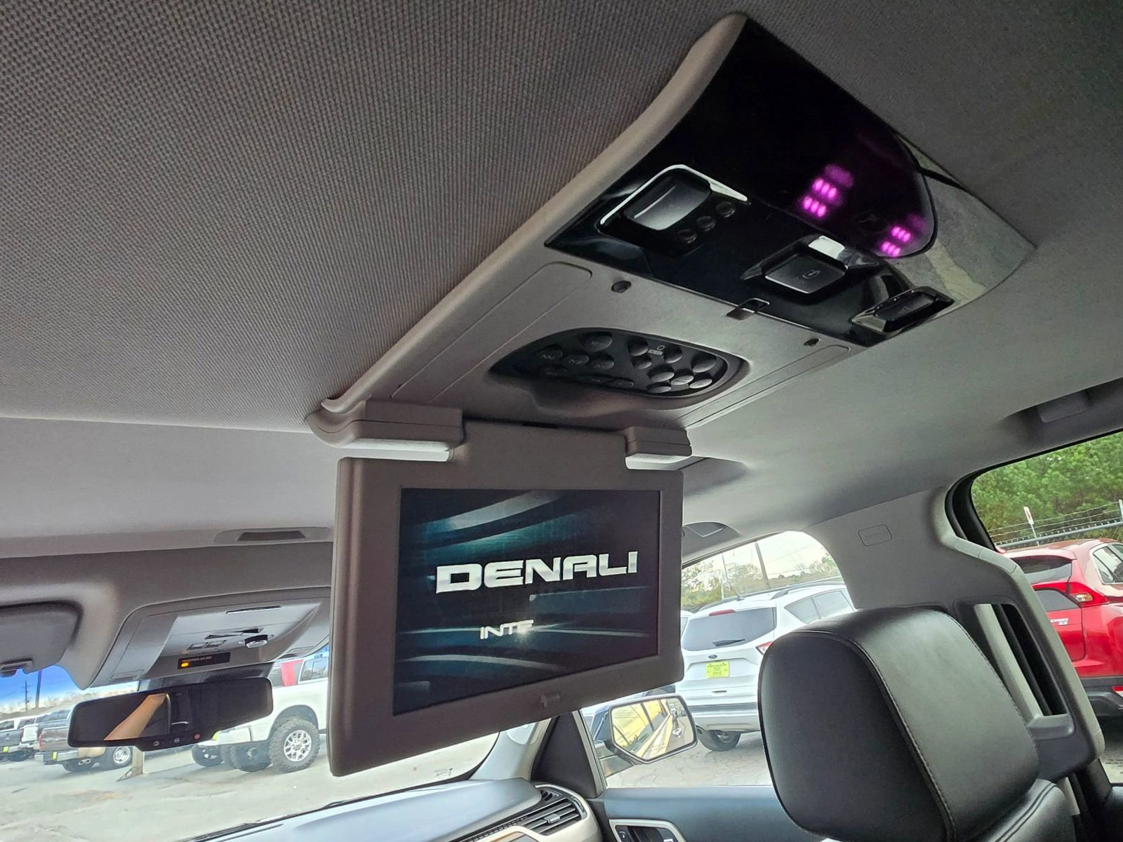 Used 2017 GMC Yukon Denali w/ Open Road Package image 10