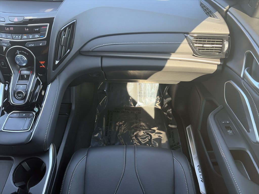 Used 2025 Acura RDX SH-AWD image 16