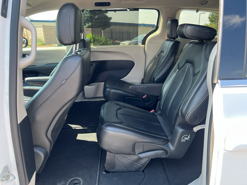 Used 2023 Chrysler Pacifica Touring-L FWD image 25