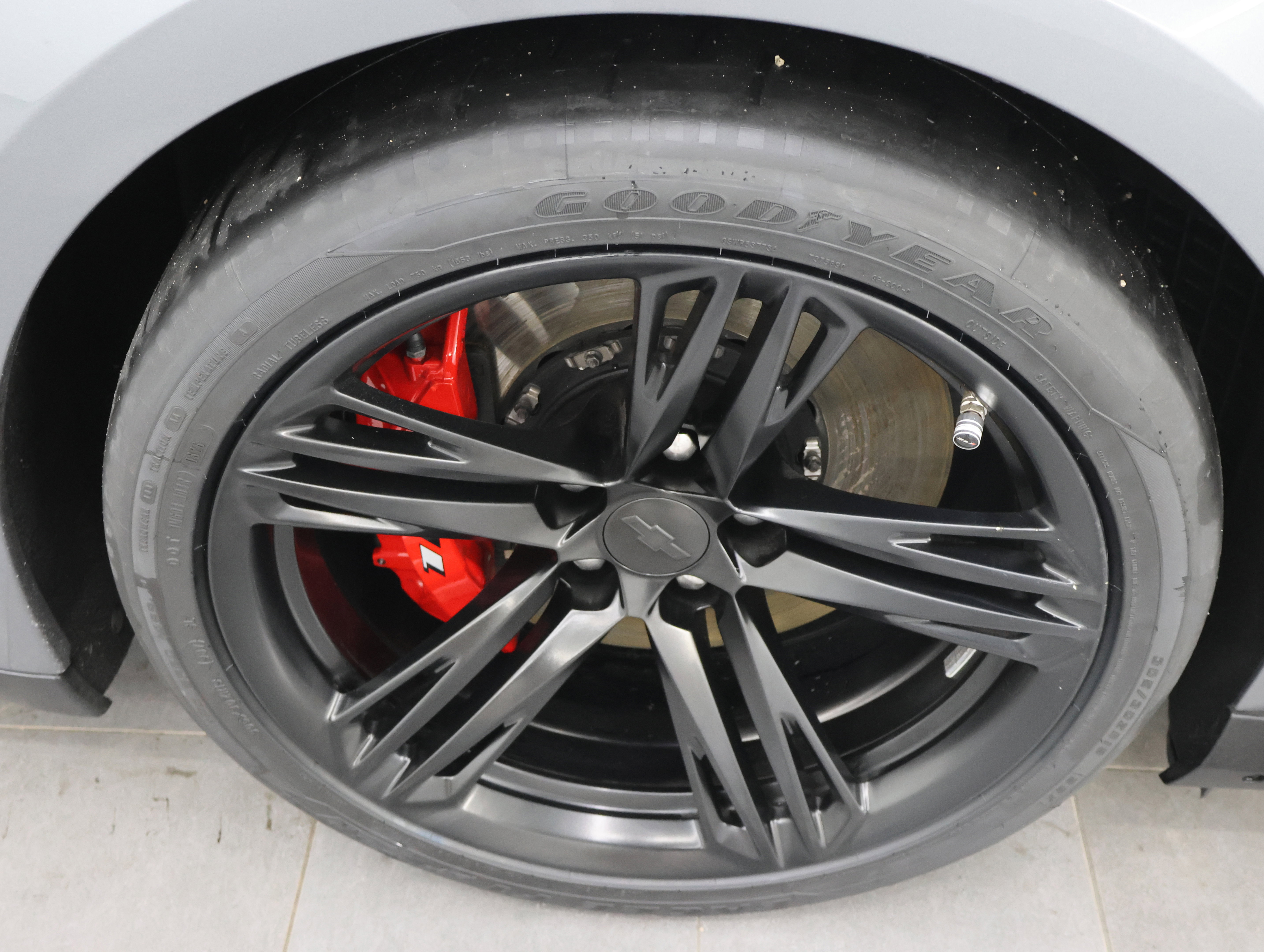 Used 2021 Chevrolet Camaro ZL1 RWD image 3