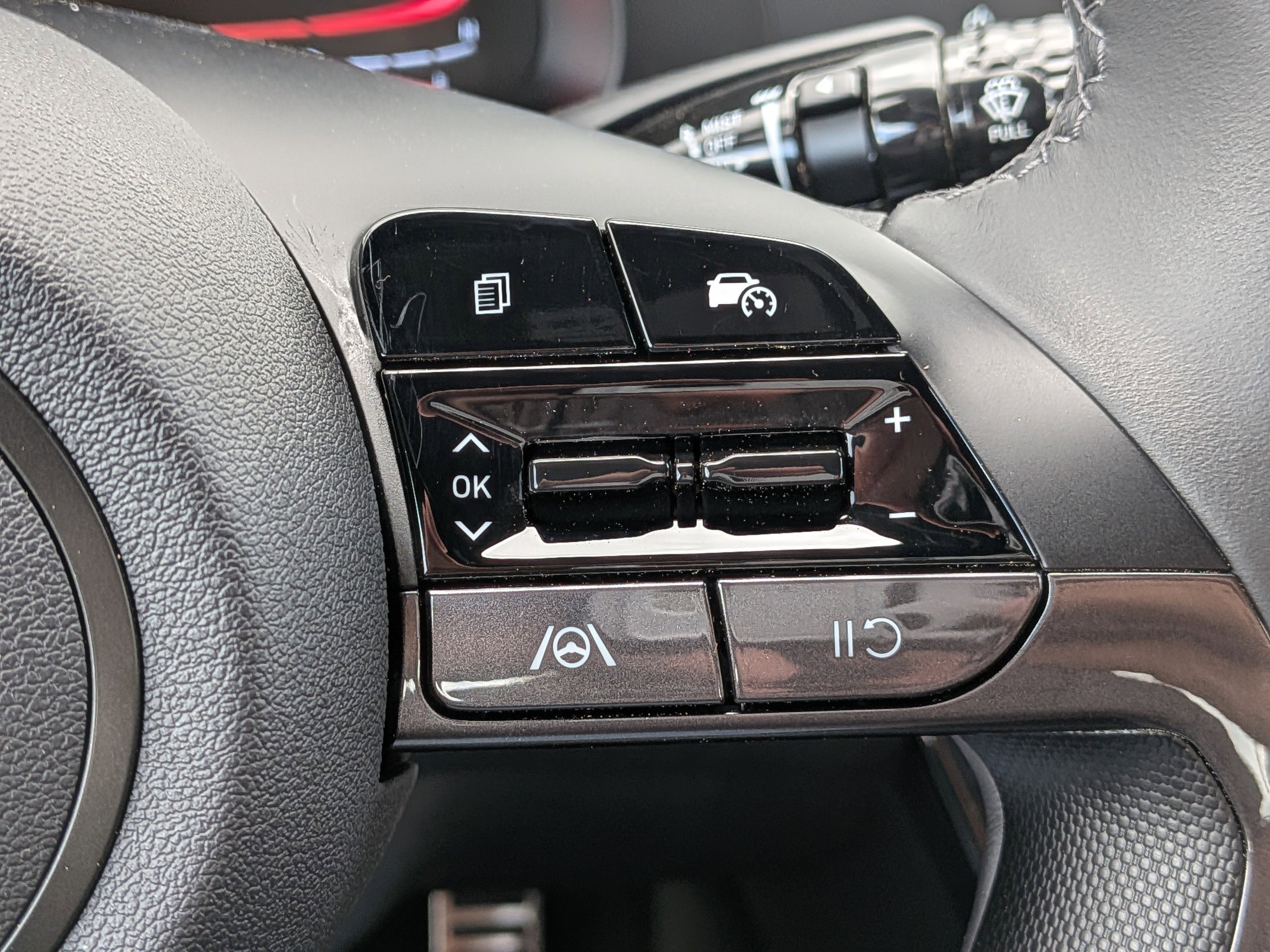 Certified 2025 Hyundai Elantra Sport FWD image 23