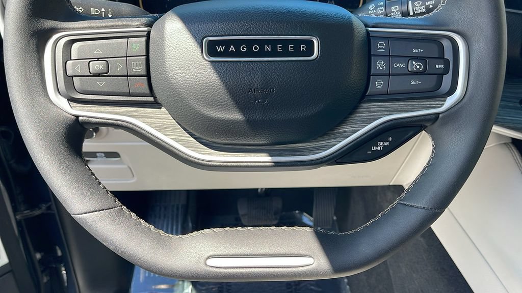 Used 2023 Jeep Wagoneer Series III w/ Premium Group I AWD/4WD image 28