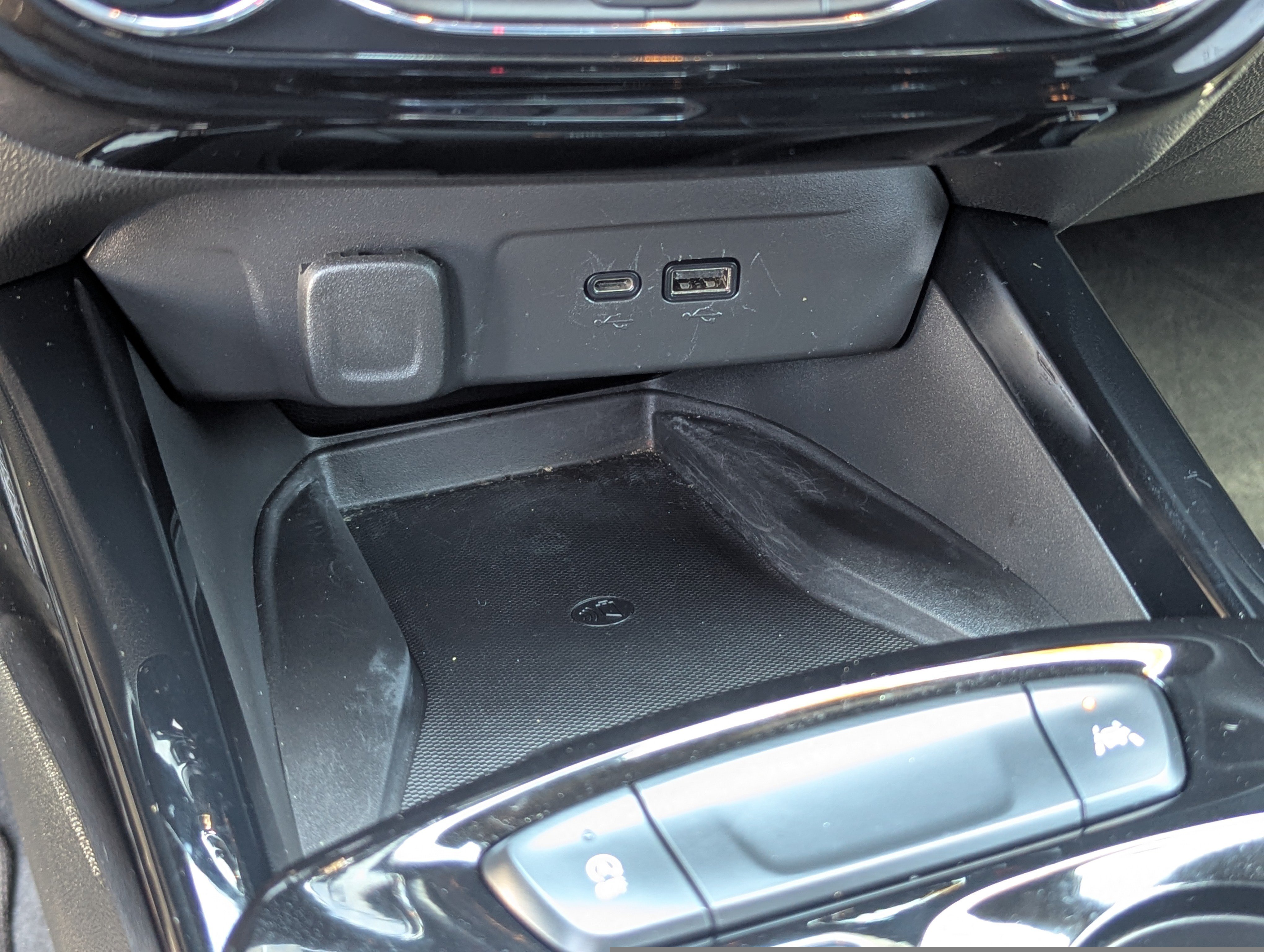 Certified 2024 Chevrolet Trax RS w/ Sunroof Package FWD image 28