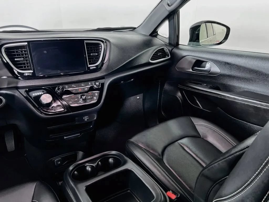 Used 2026 Chrysler Pacifica Select FWD image 23