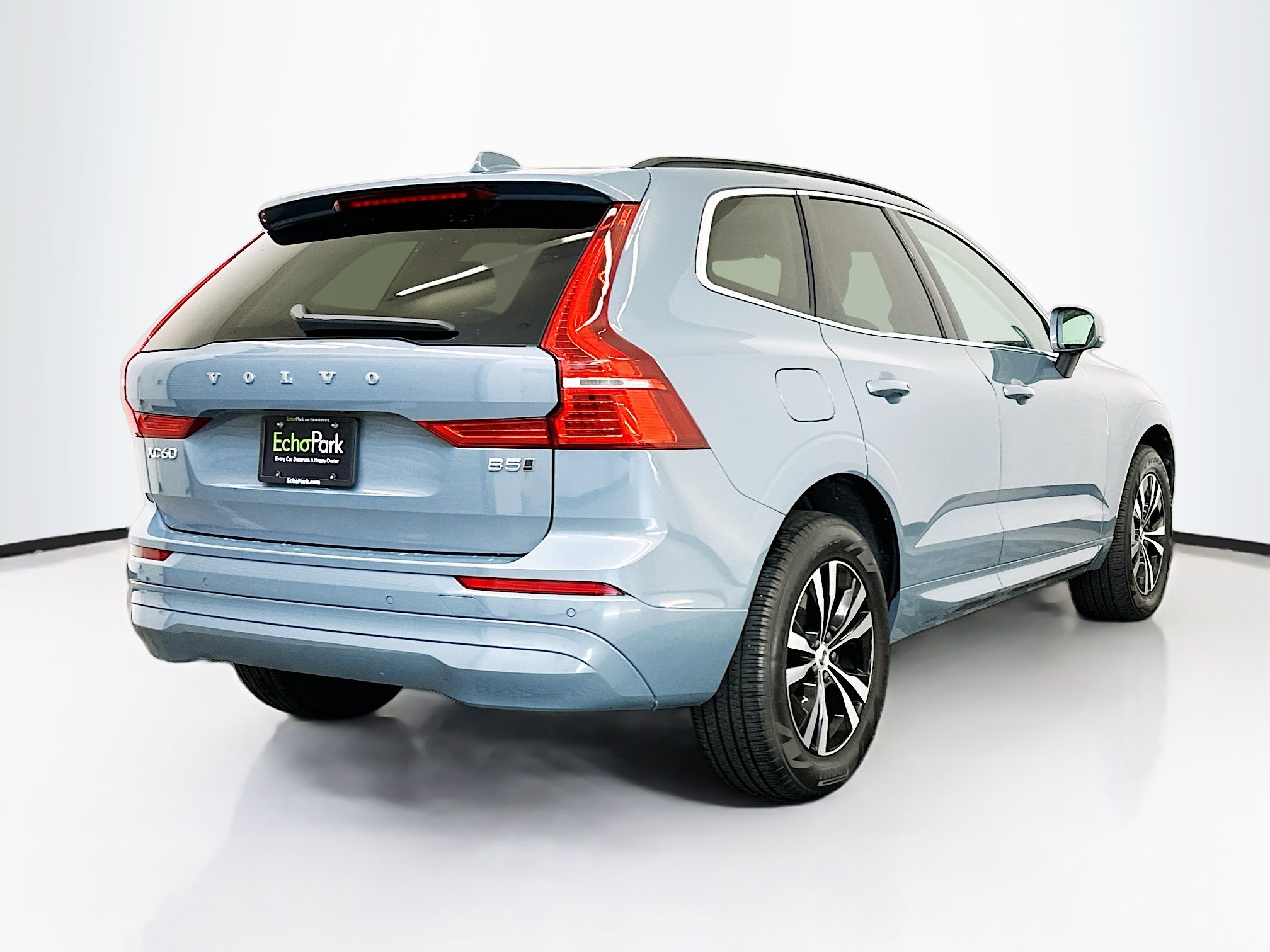 Used 2023 Volvo XC60 B5 Core image 9