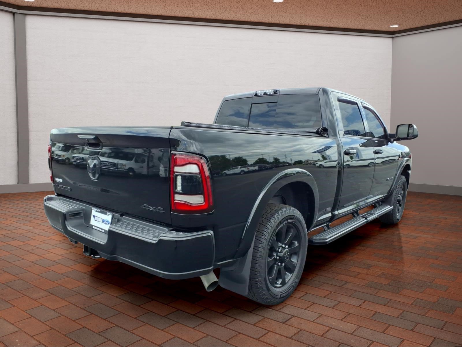 Used 2020 RAM 2500 Laramie w/ Night Edition AWD/4WD image 8