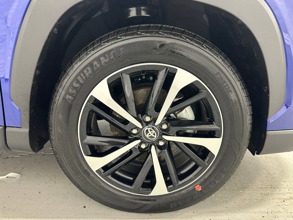 Used 2025 Toyota Corolla Cross XSE w/ Convenience Package image 61