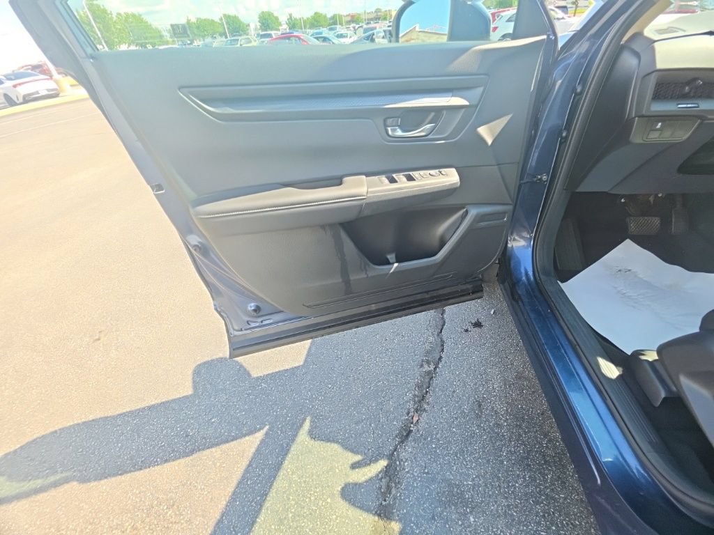 Used 2025 Honda CR-V LX image 11