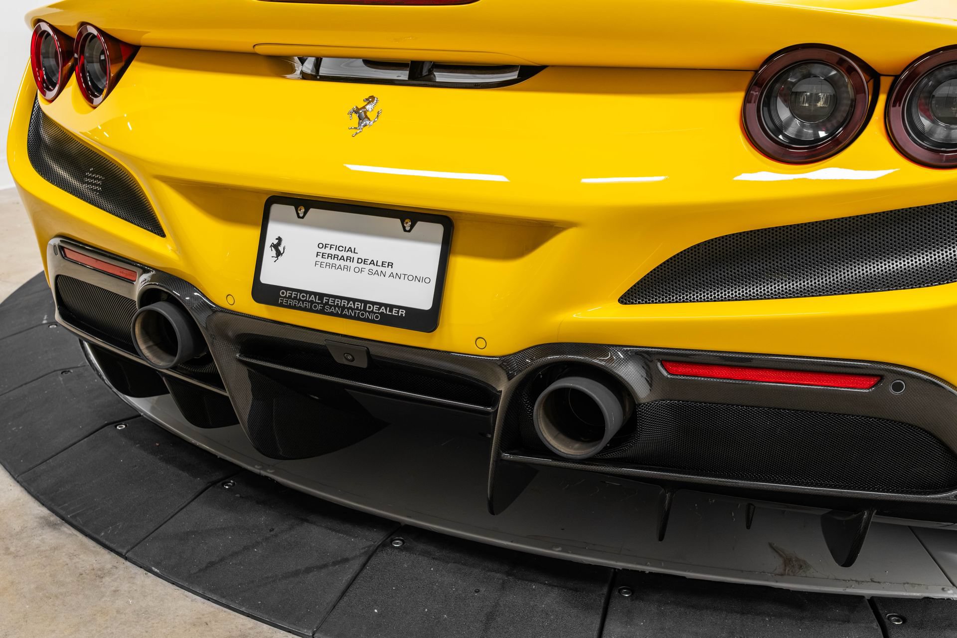 Certified 2022 Ferrari F8 Tributo RWD image 43