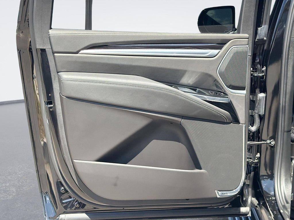 Used 2025 Cadillac Escalade ESV Sport AWD/4WD image 24