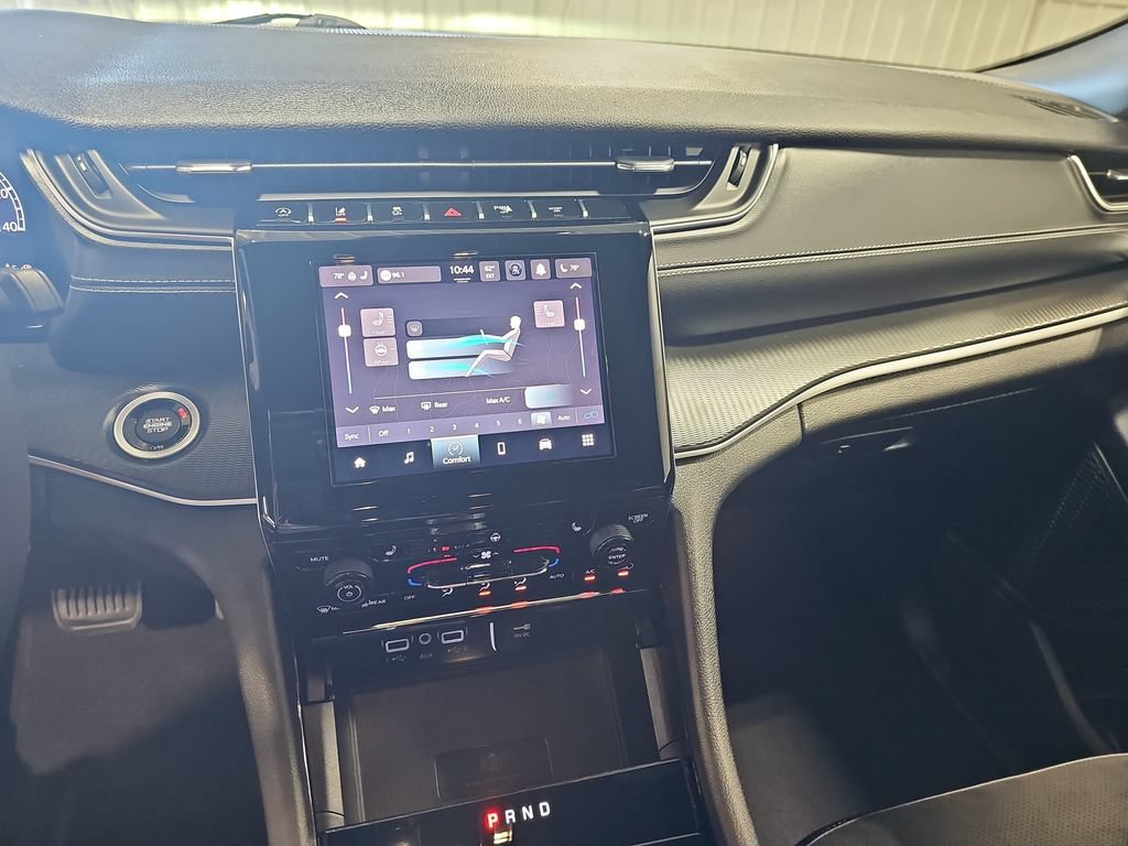 Used 2023 Jeep Grand Cherokee Altitude AWD/4WD image 19