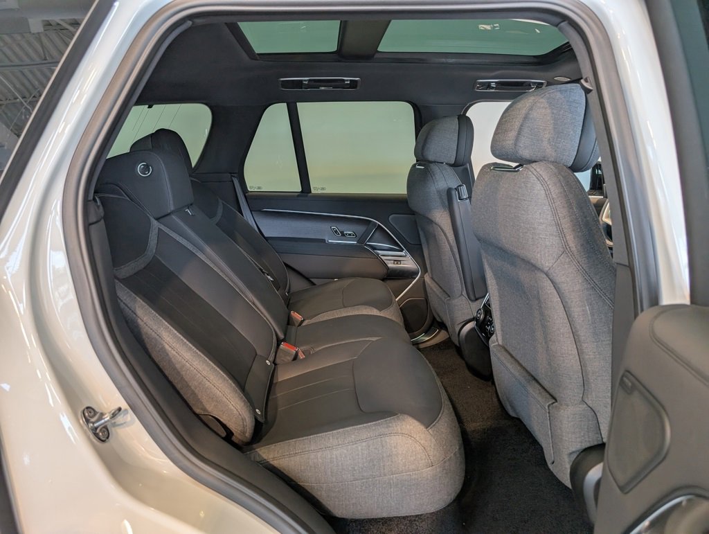 New 2025 Land Rover Range Rover SE image 31