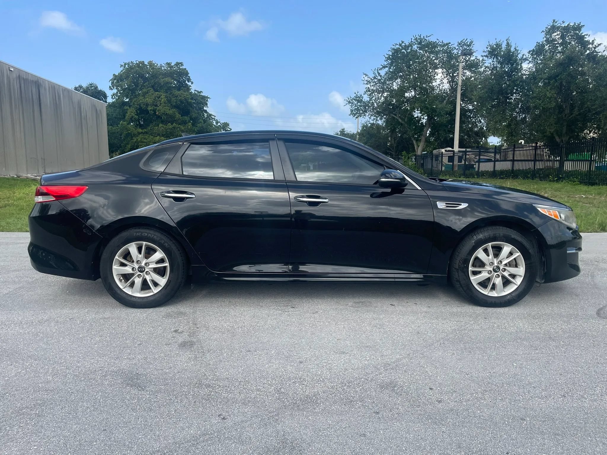 Used 2016 Kia Optima LX FWD image 9