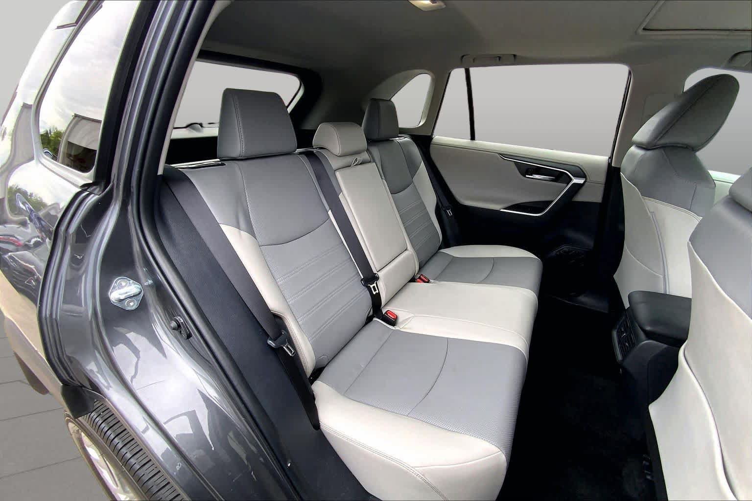 Used 2025 Toyota RAV4 Limited FWD image 20