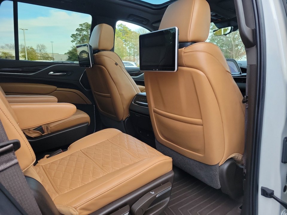 Used 2022 Cadillac Escalade Premium Luxury image 29