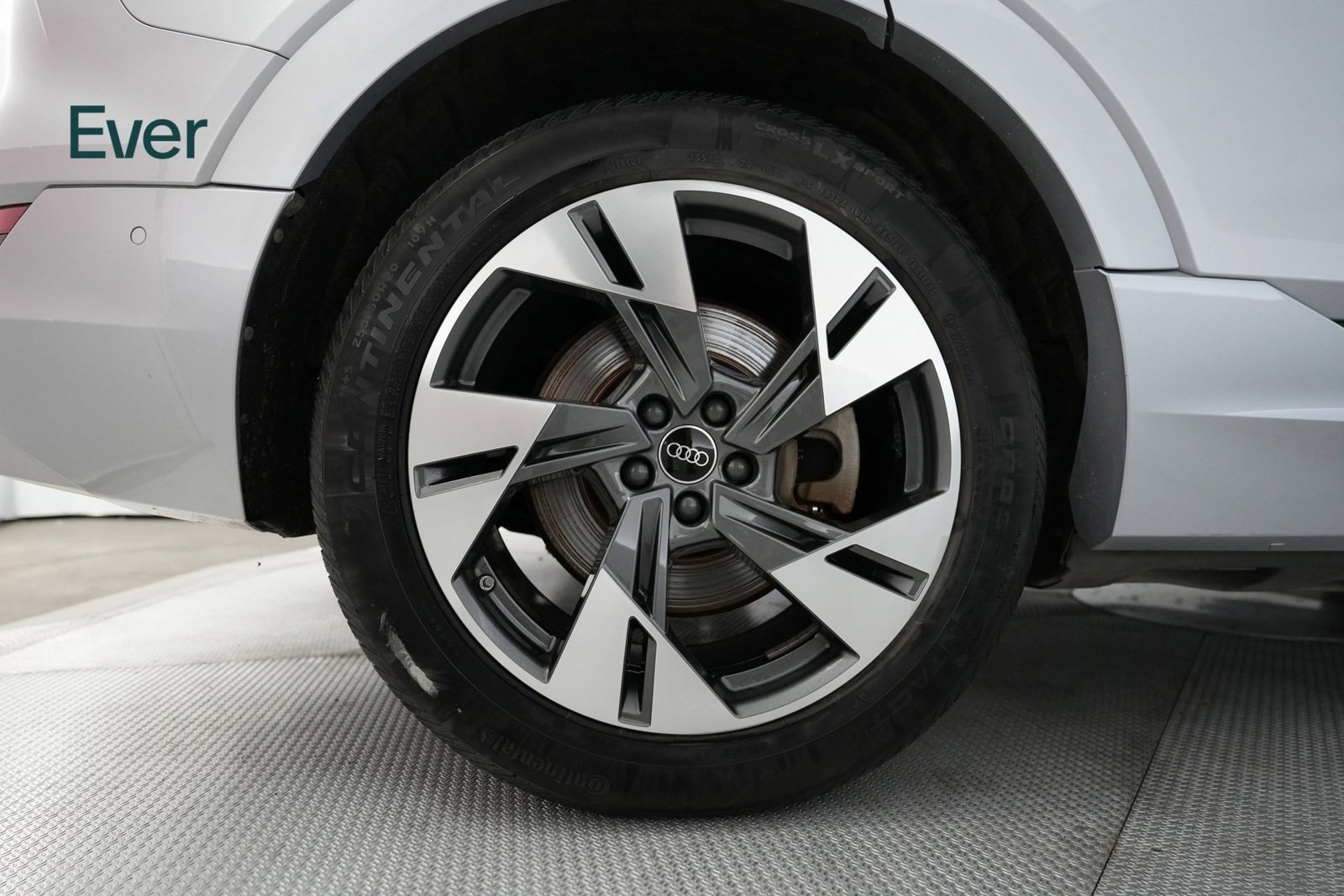 Used 2022 Audi e-tron Premium Plus image 19