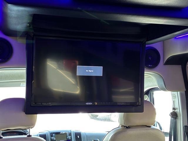 Used 2021 RAM ProMaster 2500 w/ Premium Appearance Group FWD image 4